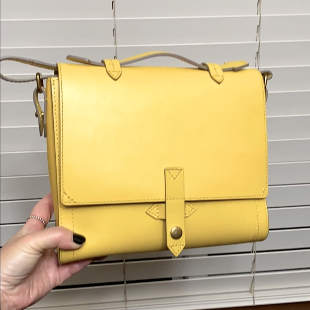 SOLD ❌ Yellow Purse - Picture 1 of 3